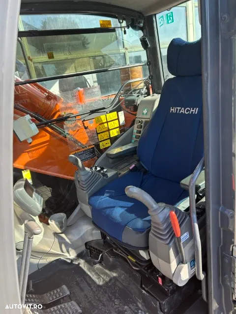 Hitachi ZX 135US-3 - 10