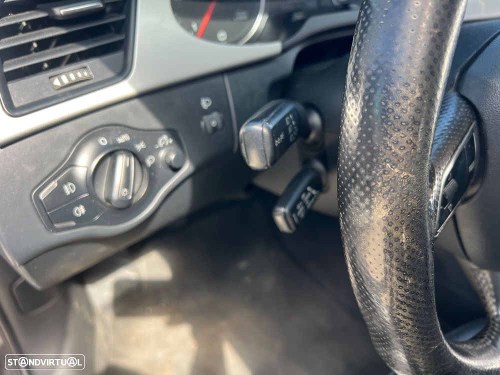 Audi A4 2.0 TDI S-line - 30