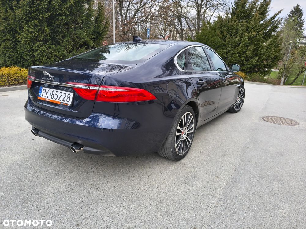 Jaguar XF 25d AWD Portfolio - 7