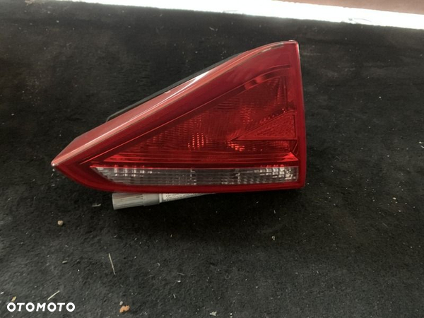 LAMPA TYLNA LEWA W KLAPE AUDI A5 8T COUPE