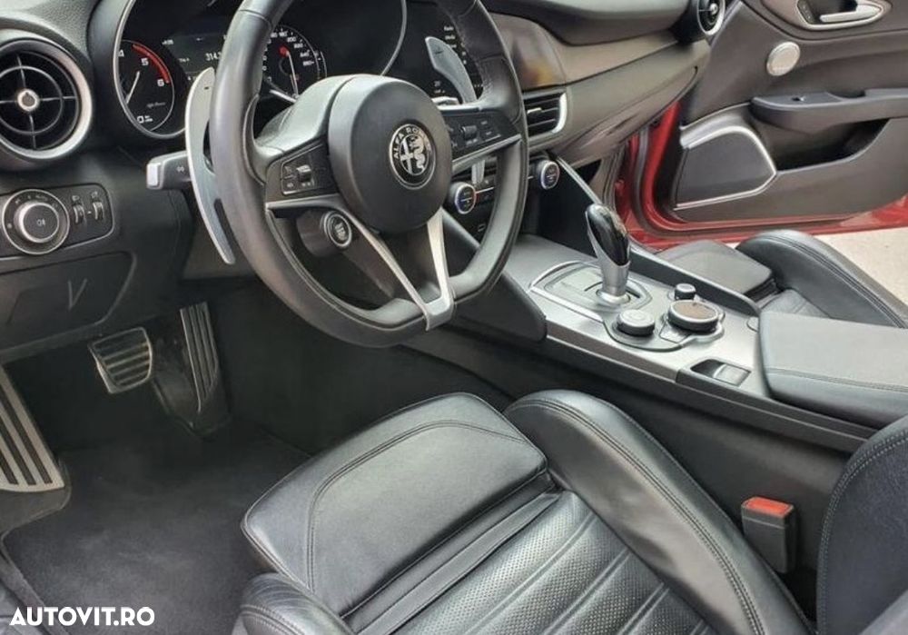 Alfa Romeo Giulia 2.2 JTDM AWD Aut. Veloce - 12