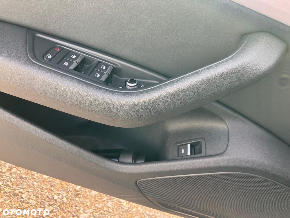 Audi A4 ver-avant-40-tdi-s-tronic-s-line - 16