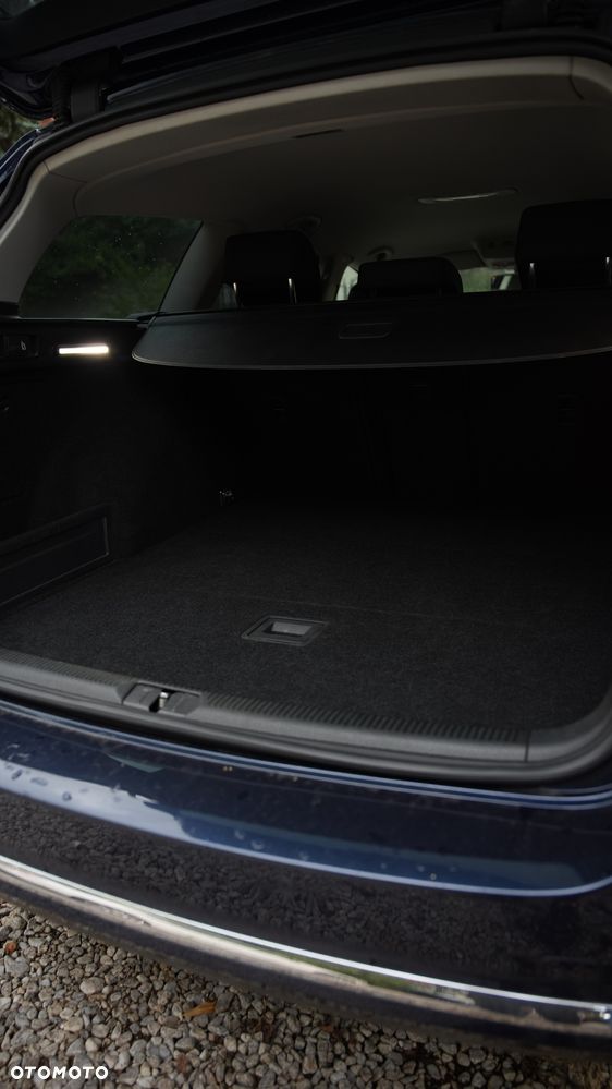 Volkswagen Passat - 12