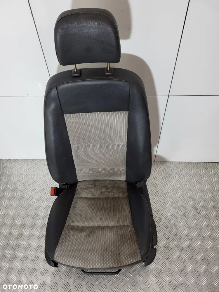 Hyundai H350 Fotel Kierowcy Lewy Przód - 1