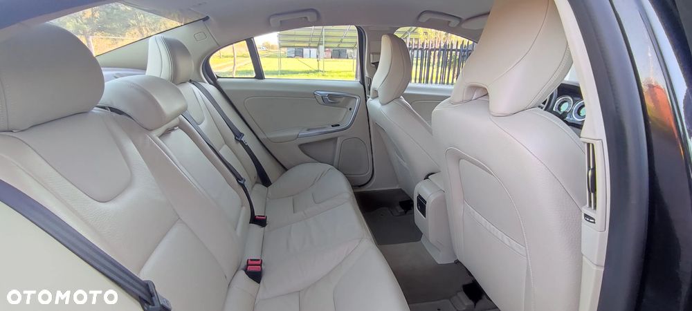 Volvo S60 D3 Geartronic Summum - 13