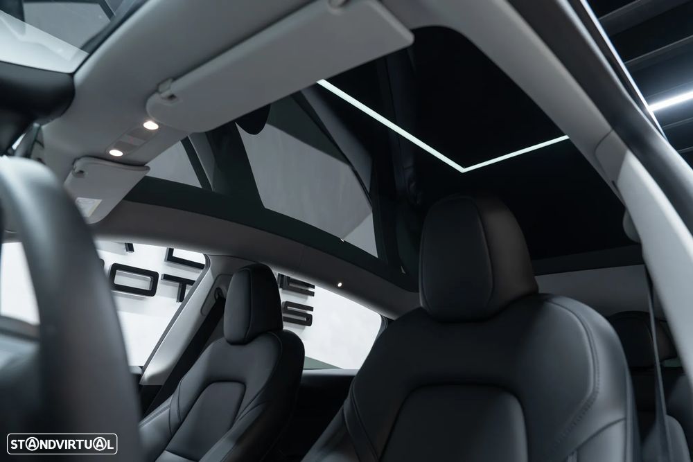 Tesla Model Y Long Range Tração Integral - 24