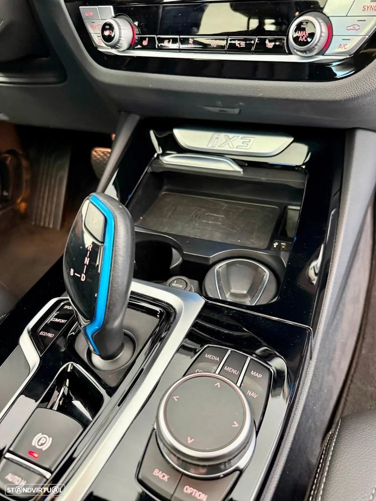 BMW iX3 - 18