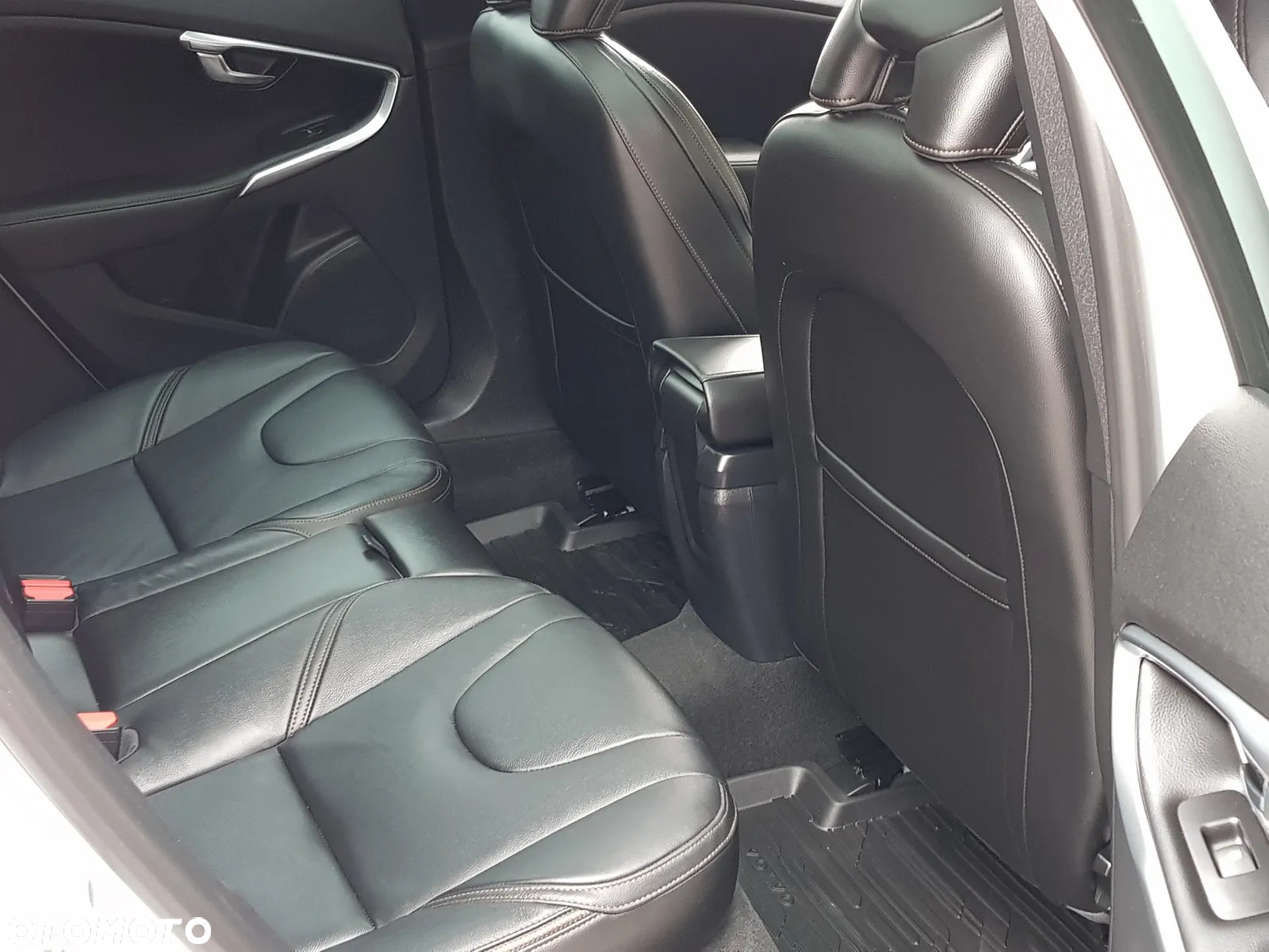 Volvo V40 Cross Country - 19
