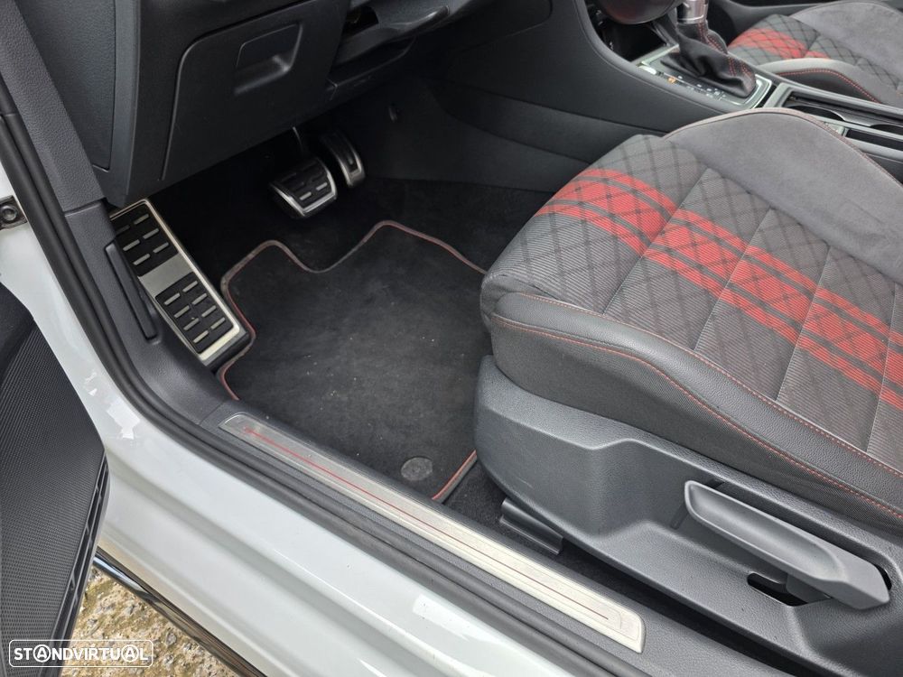 VW Golf 2.0 TSI GTi TCR DSG - 37