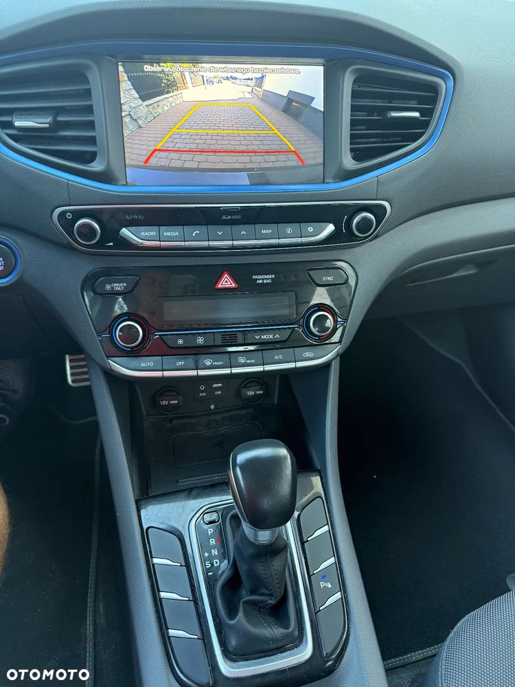 Hyundai IONIQ hybrid Business - 15