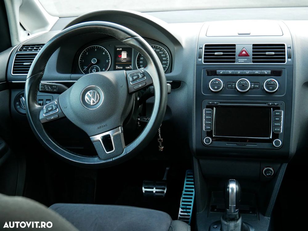 Volkswagen Touran - 24