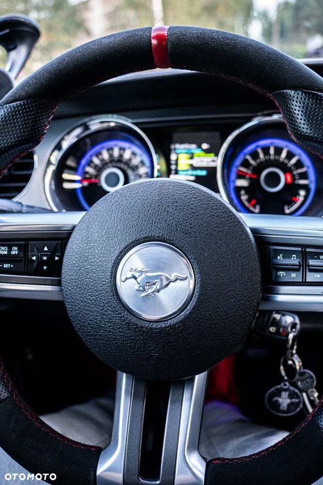 Ford Mustang ver-5-0-v8-gt-premium - 4