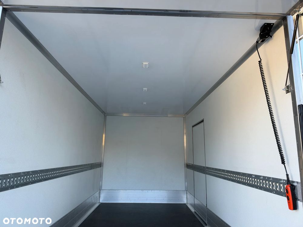 Mercedes-Benz Sprinter - 14