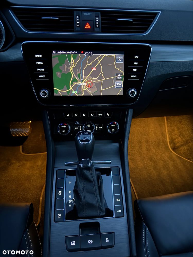 Skoda Superb 2.0 TSI 4x4 L&K DSG - 25