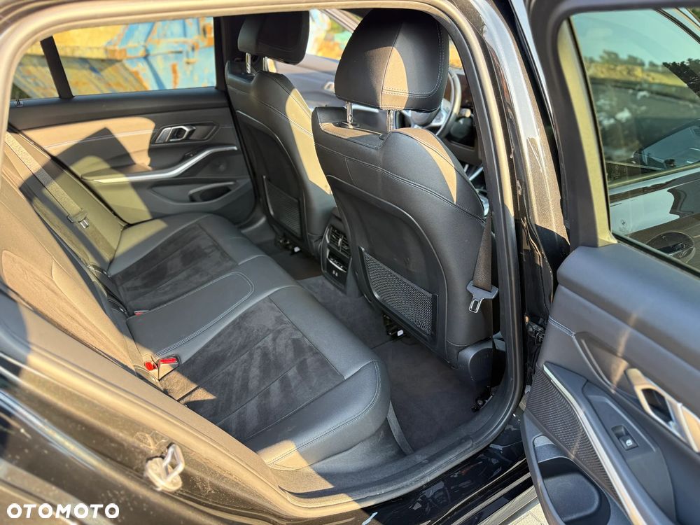BMW Seria 3 320d xDrive M Sport sport - 22