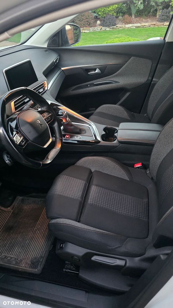 Peugeot 3008 1.2 PureTech Allure S&S - 24