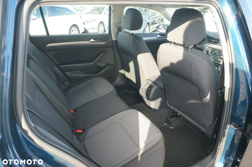 Volkswagen Passat - 32
