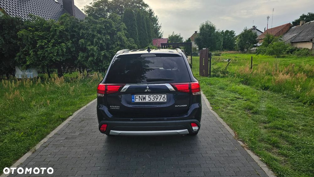 Mitsubishi Outlander - 4