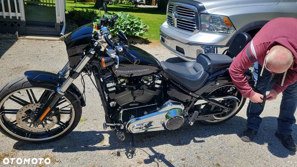 Harley-Davidson Softail Breakout - 33