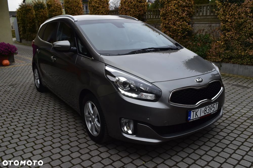 Kia Carens - 1