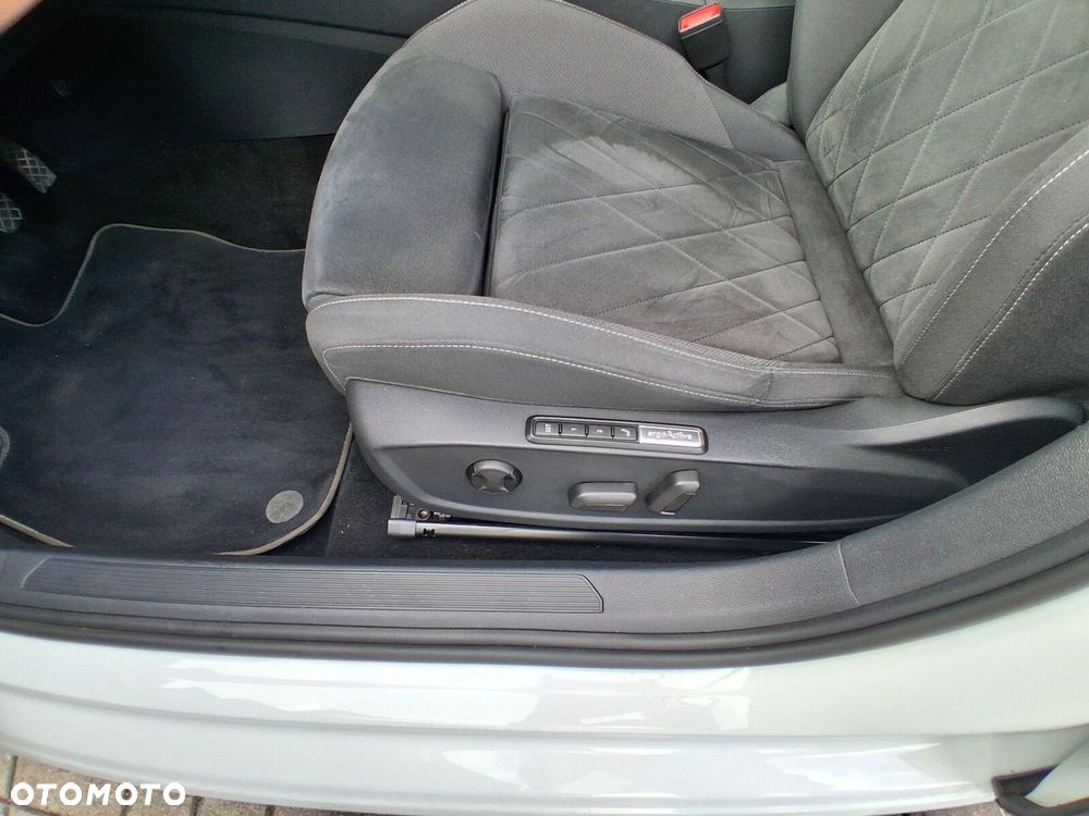 Volkswagen Golf 1.5 TSI EVO Style - 12