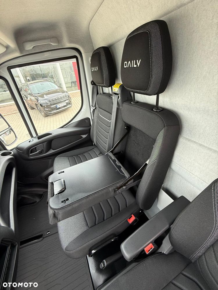 Iveco WYPRZEDAŻ ROKU ! GOTOWIEC OD RĘKI - BOGATE WYPOSAŻENIE DLA KIEROWCY - 30