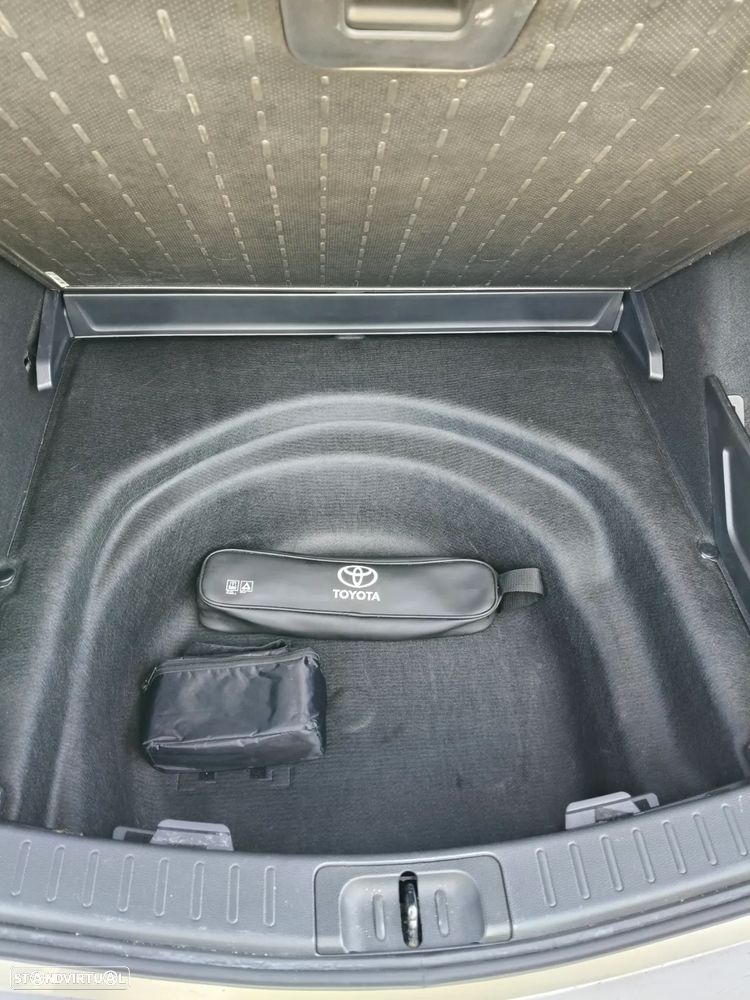 Toyota Corolla Touring Sports - 10