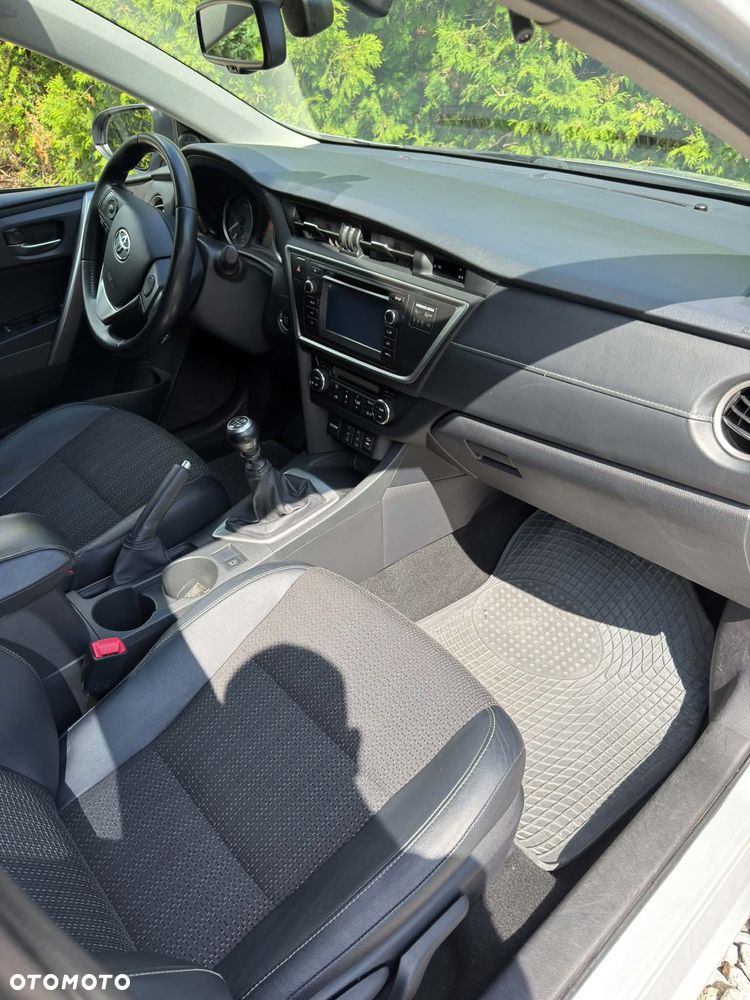 Toyota Auris 2.0 D-4D Prestige - 16