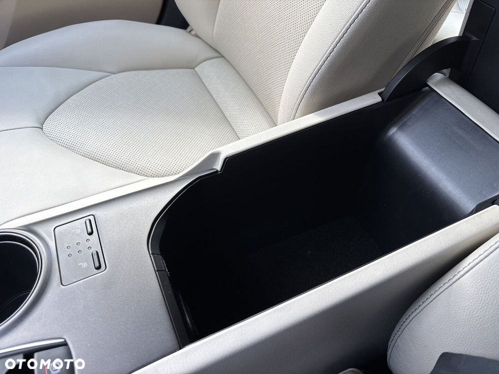 Toyota Camry 2.5 Hybrid Comfort CVT - 38