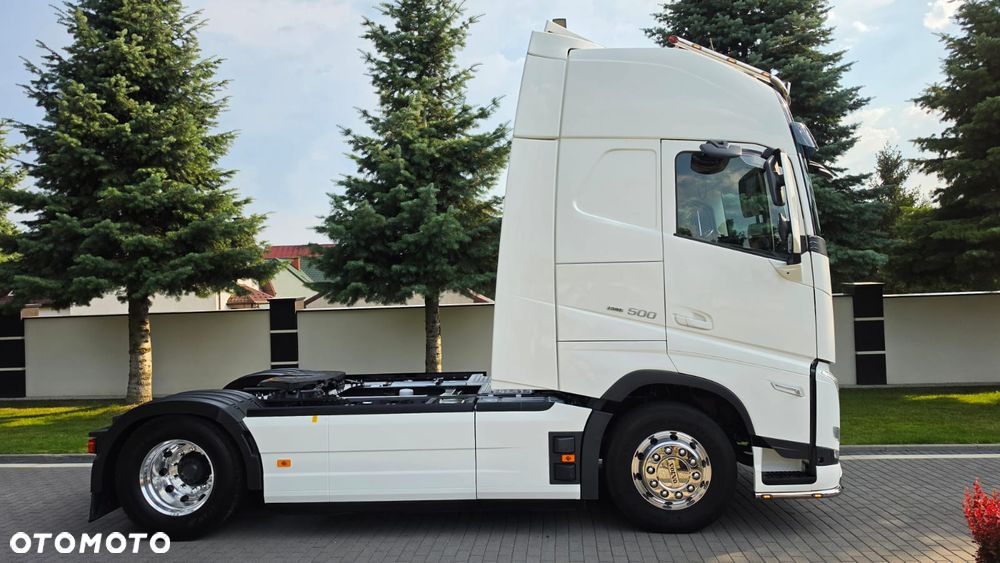 Volvo ///FH///500///2023/// GLOBETROTTER///XXL///FULLLED/// VIRTUAL COCPIT///KLIMATYZACJA POSTOJOWA///ALUFELGI///RADARY/// KAMERA///WYŚWIETLACZ OBCIĄŻENIA/// ZABUDOWY MIĘDZYOSIOWE/// STAN BARDZO DOBRY - 4