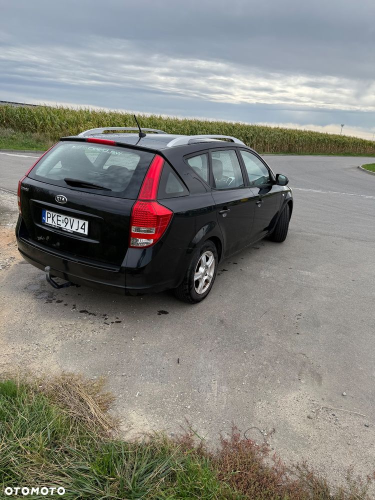 Kia Ceed - 4