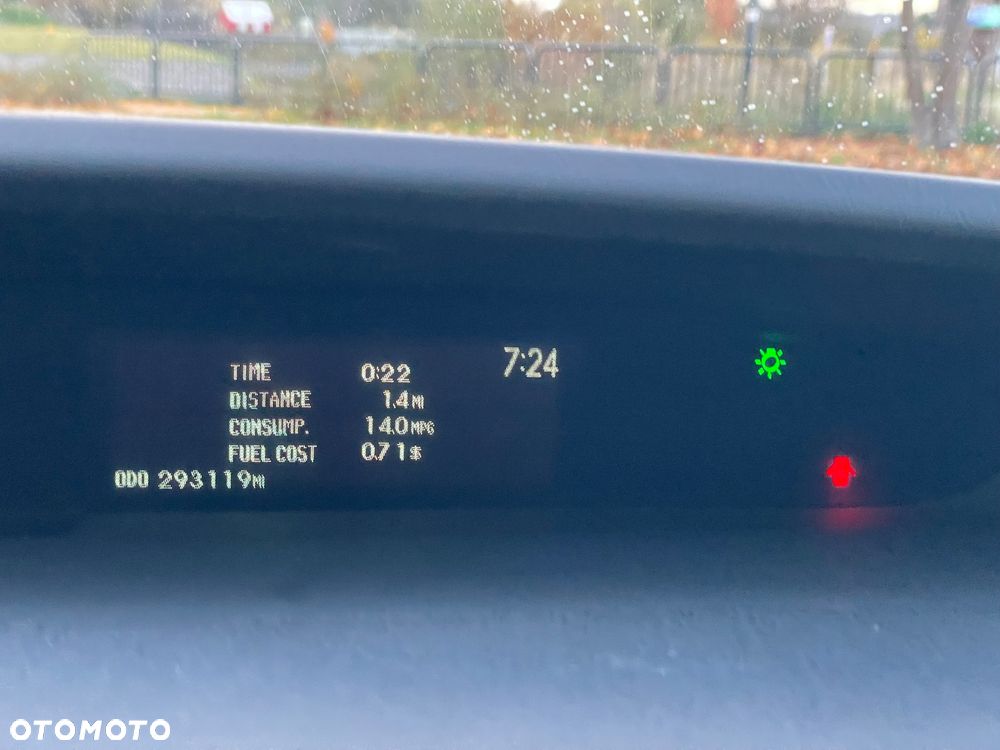 Toyota Prius (Hybrid) Executive - 17