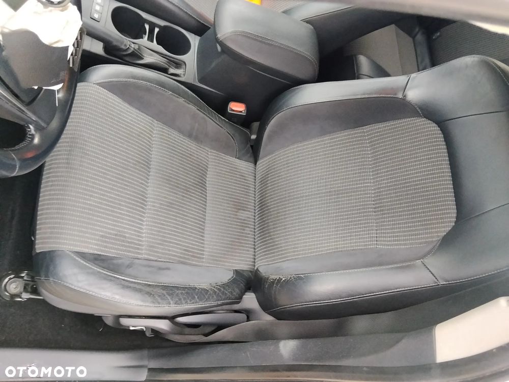 Toyota Auris Hybrid 135 Premium - 14