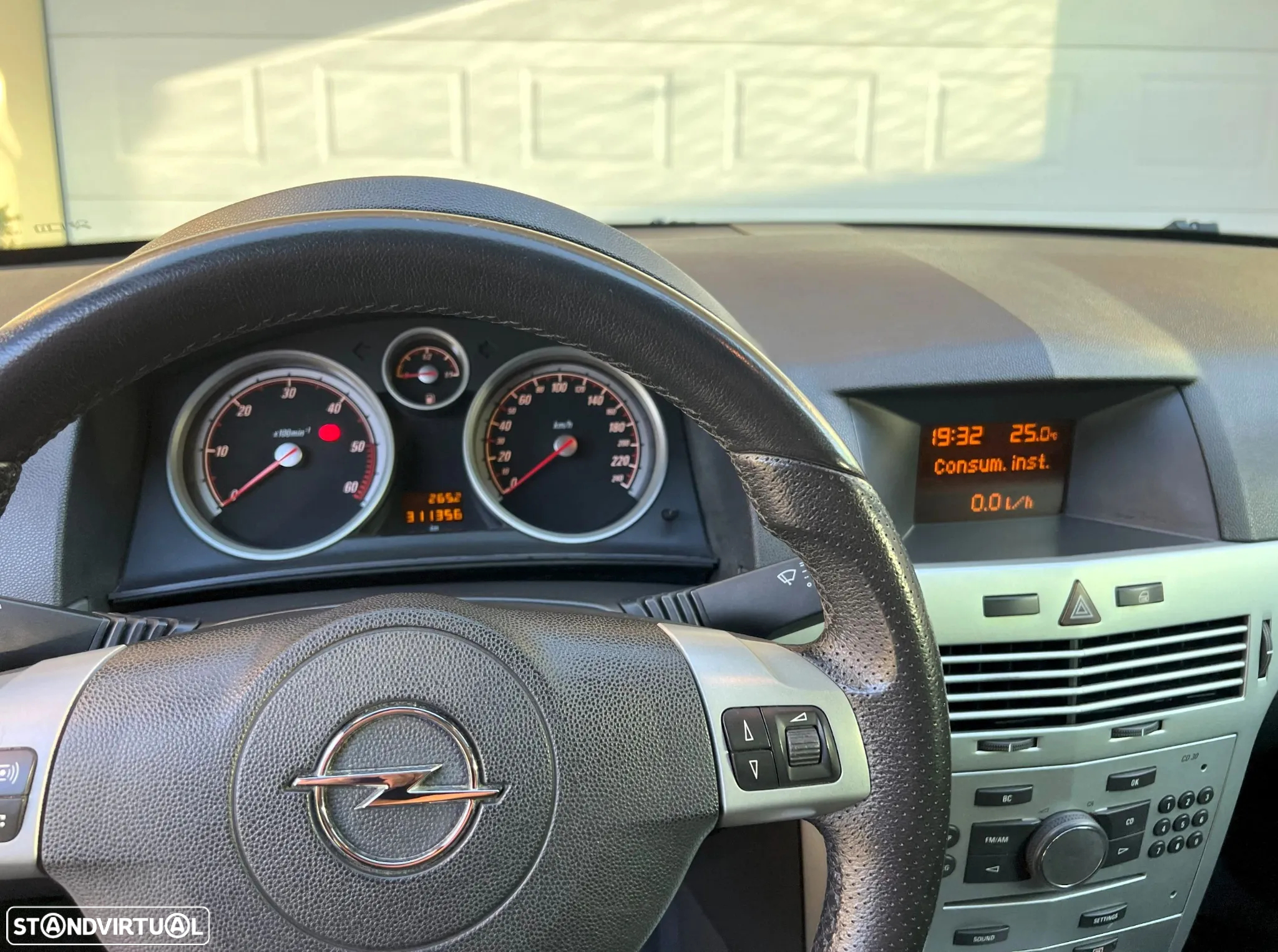 Opel Astra GTC 1.3 CDTi - 10