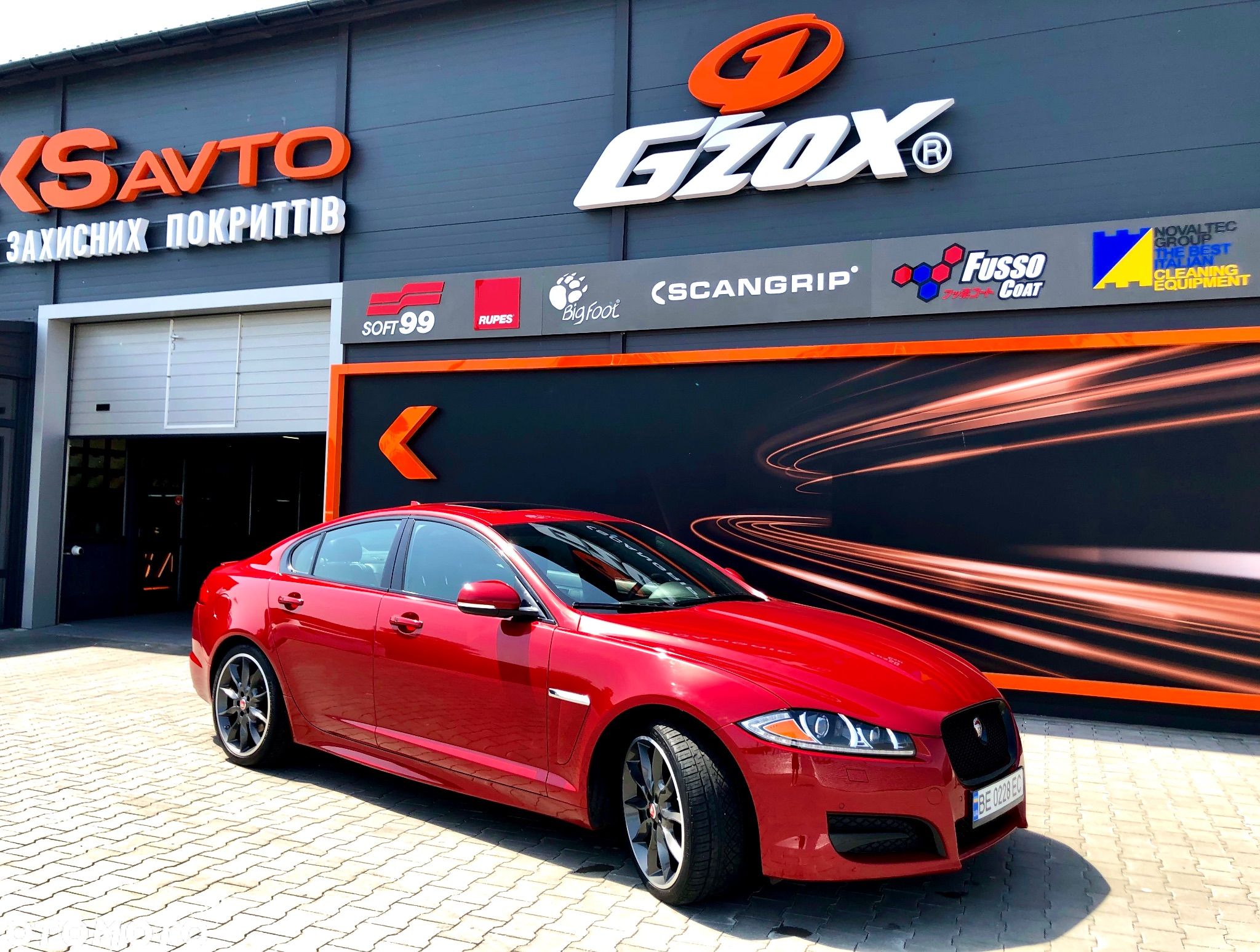 Jaguar XF 3.0 T AWD R-Sport - 1