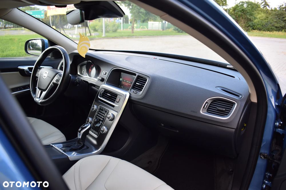 Volvo V60 D4 Geartronic Summum - 23
