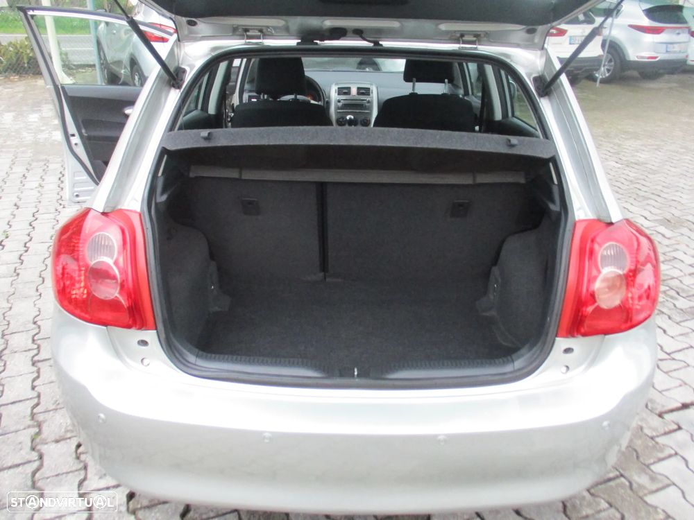 Toyota Auris 1.4 D-4D Luna - 24