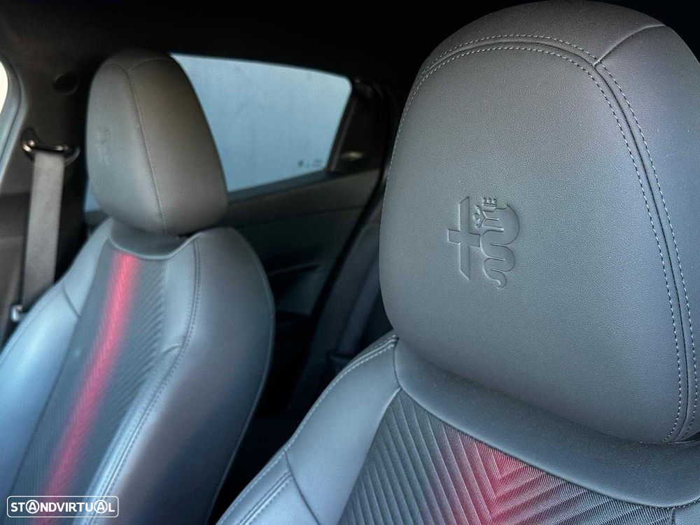 Alfa Romeo Junior 1.2 Speciale eDCT6 — fotografia 21