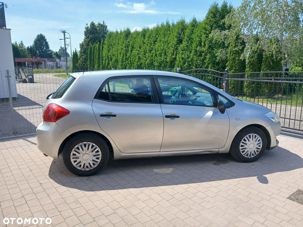 Toyota Auris 1.4 VVT-i Terra - 3