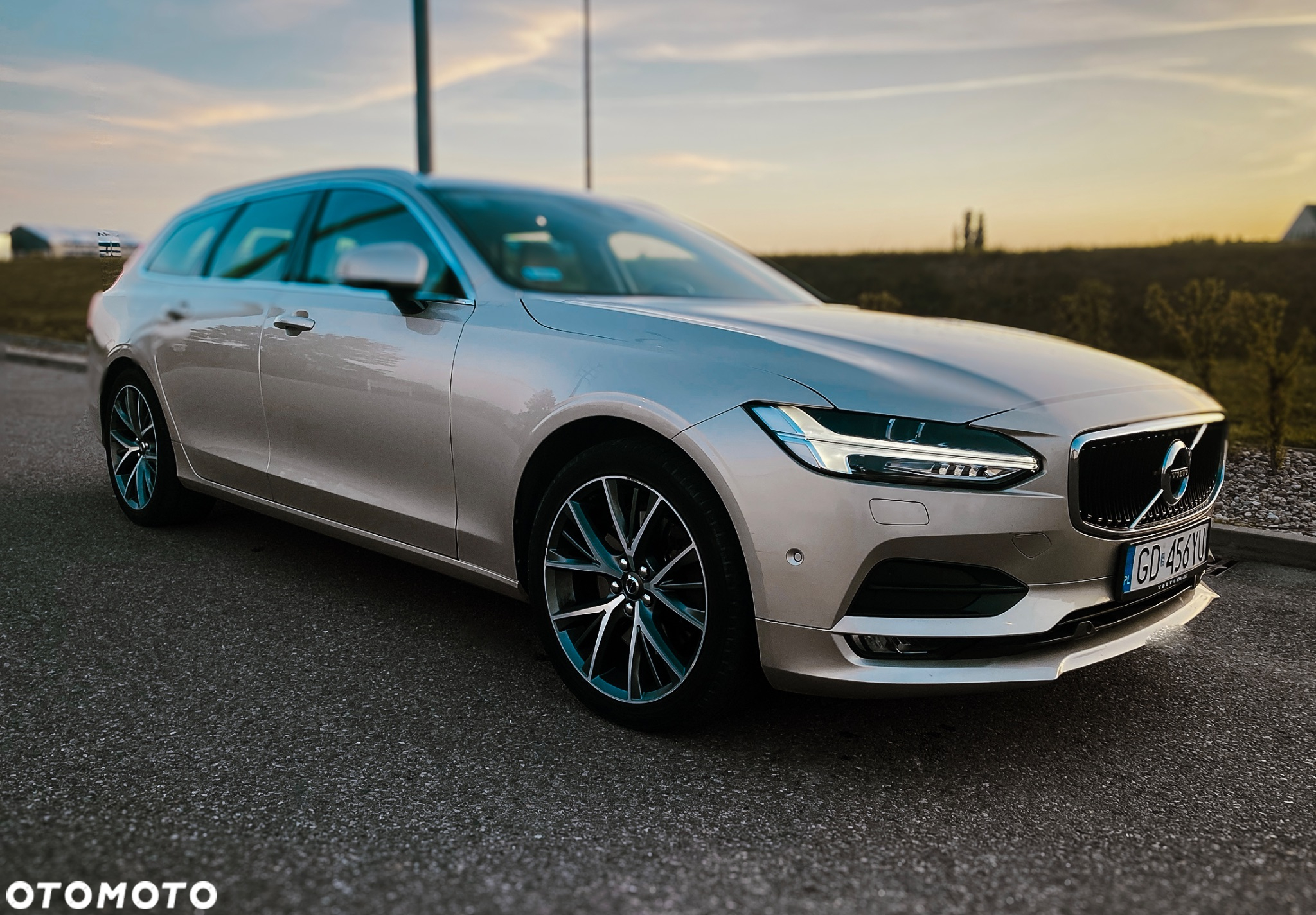 Volvo V90 D5 AWD Momentum - 10