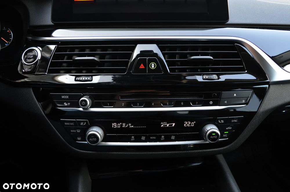BMW Seria 5 520d xDrive Luxury Line sport - 18