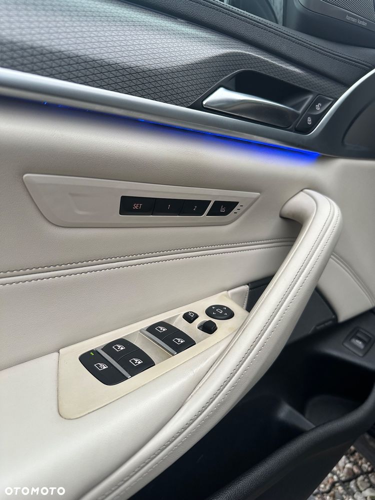 BMW Seria 5 530i GPF xDrive M Sport sport - 30