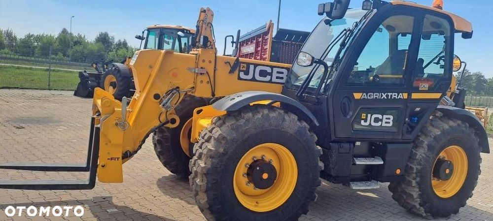 JCB 560-80 Agri Xtra - 3