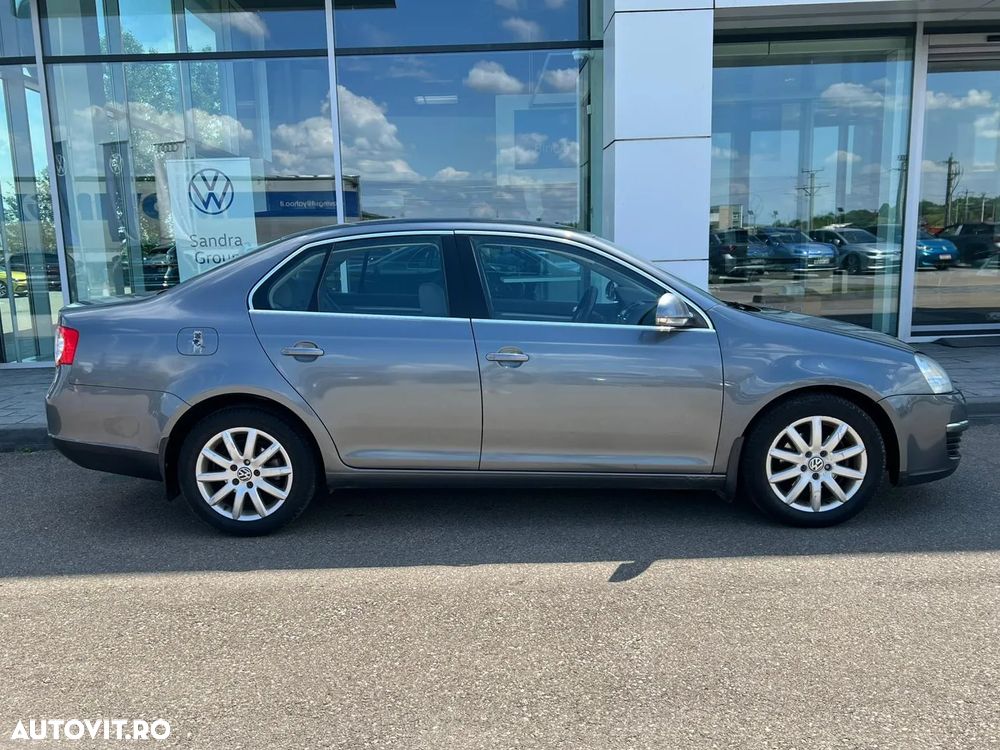 Volkswagen Jetta 1.6 Comfortline - 3