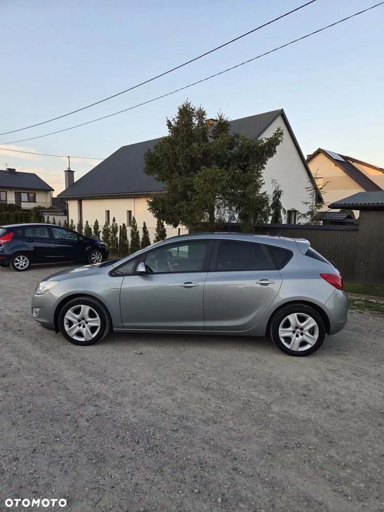 Opel Astra 1.4 ecoFLEX Cosmo - 4
