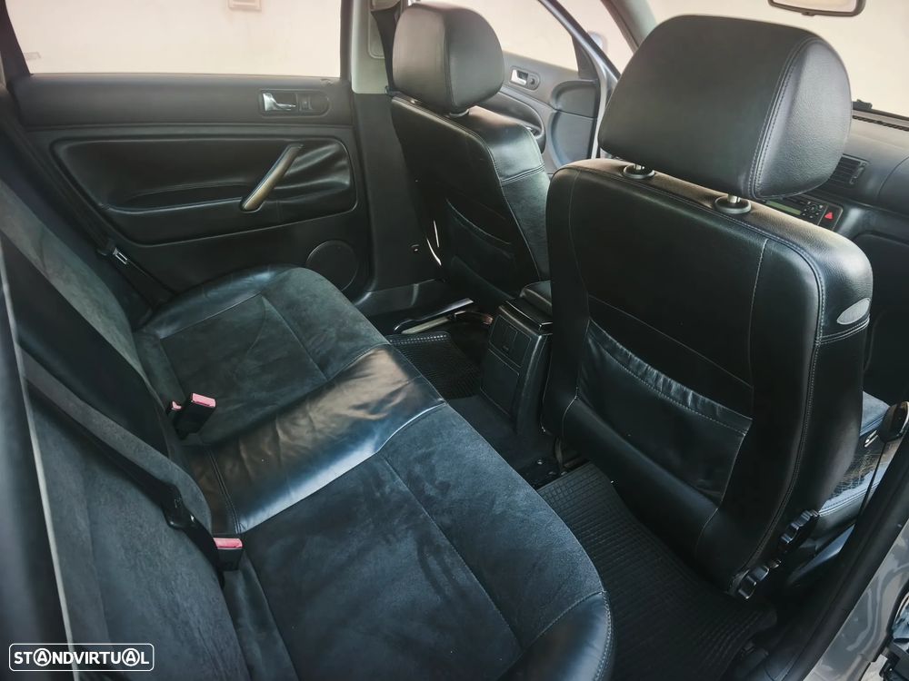 VW Passat 1.9 TDi Highline - 21