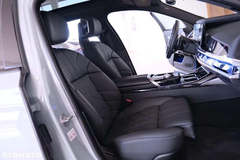 BMW Seria 7 - 36