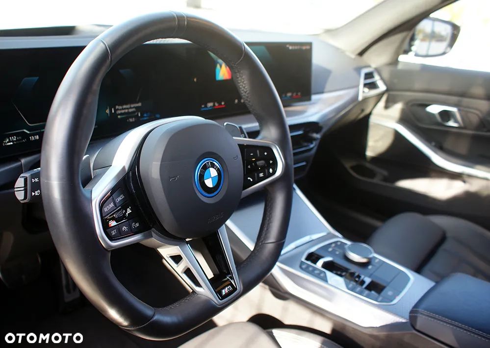 BMW Seria 3 330e xDrive M Sport - 22