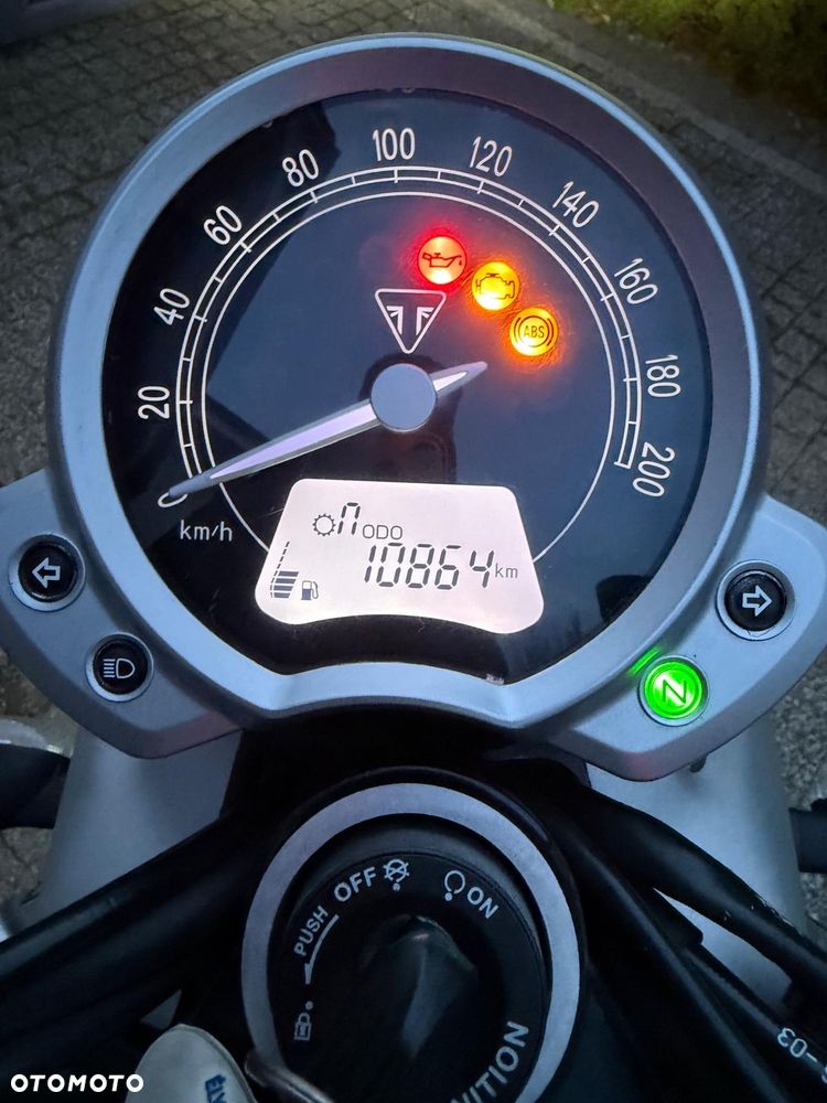 Triumph Street Twin - 8