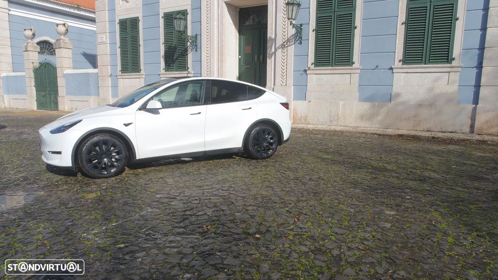 Tesla Model Y Long Range Dual Motor AWD - 2